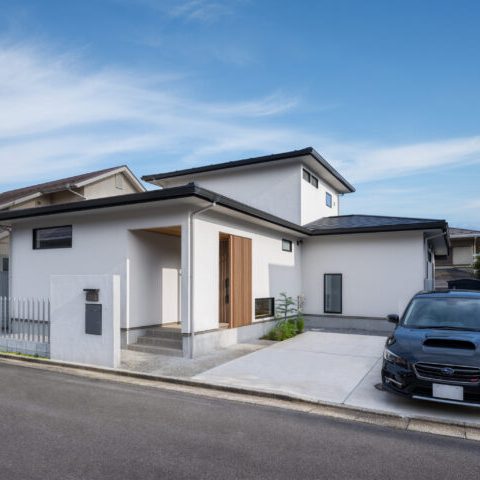 工藤工務店_【寄棟屋根の家】Smooth