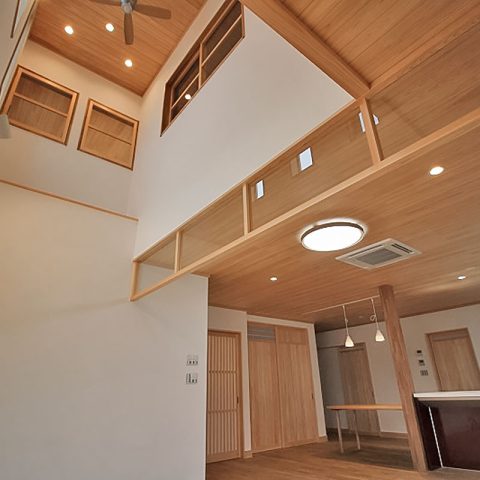 小栗材木店_木の香りを感じる二世帯住宅