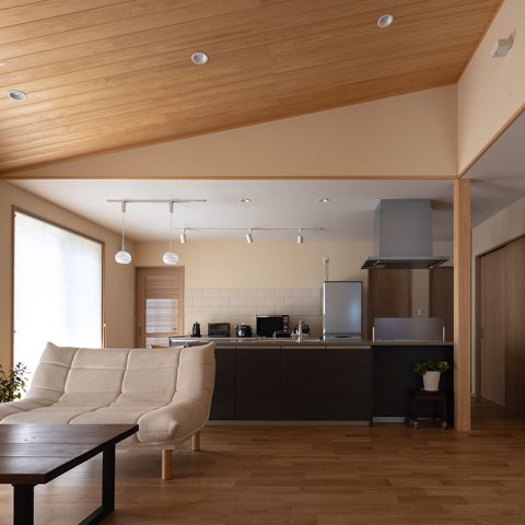 小栗材木店_家庭用エアコン２台で一年中快適な高気密で高性能な平屋