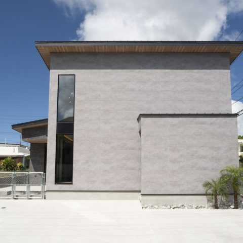 琉球ストーク_洗練されたヴィンテージモダンな家