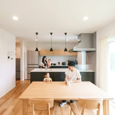 佐藤不動産_家族を感じるリビング階段がある家