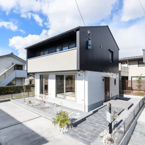 佐藤不動産_1日中暖かい光が差し込む快適な家