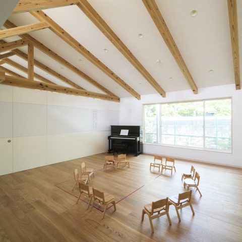 創造空間 高田工務店_地元の職人たちが手塩にかけて造った、日本の木の園舎