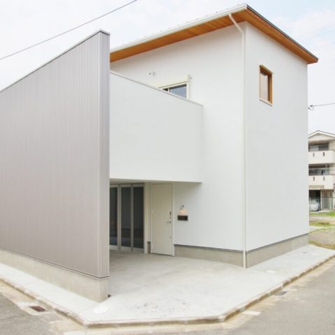 じょぶ_アウトドアリビングのあるガレージハウス