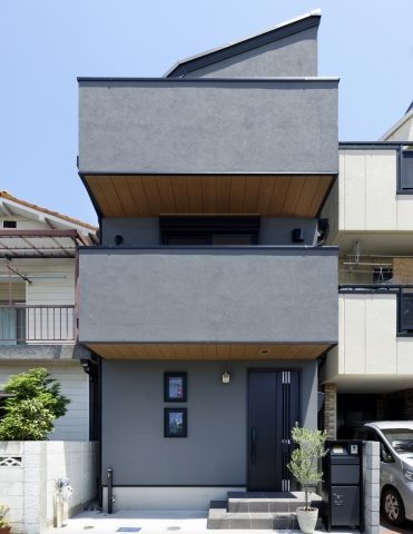 あんじゅホーム_モノトーンでまとめたSE構法の3階建て住宅