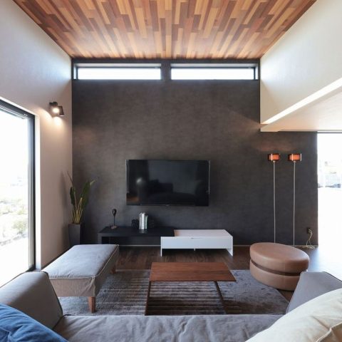 福富住宅_木目の勾配天井が彩るスタイリッシュな住まい