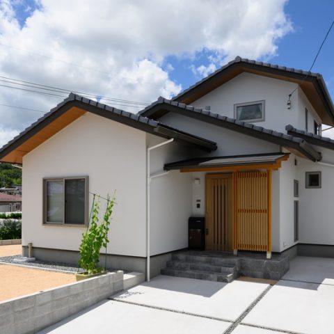 しおた工務店_木の香りが心地良い、中2階半地下書斎がある家