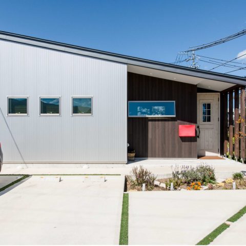 ワンズプラス_住宅みたいな暖かい美容室