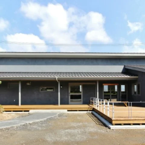 晃榮住宅_自然の中に建つ、自然素材のレストラン