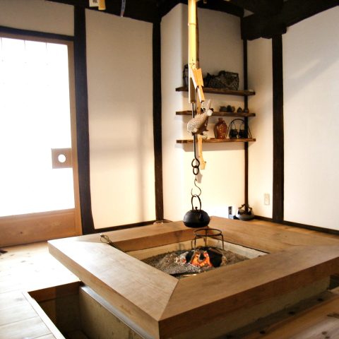 河原工房_囲炉裏を囲む、わが家の憩いの場