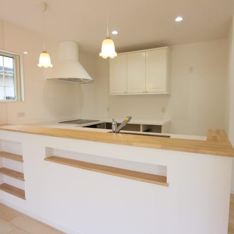 エムズワークス_白を基調とした家